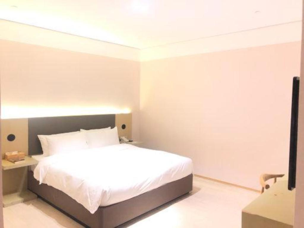 Ji Lujiazui Pudong Avenue Hotel 4*