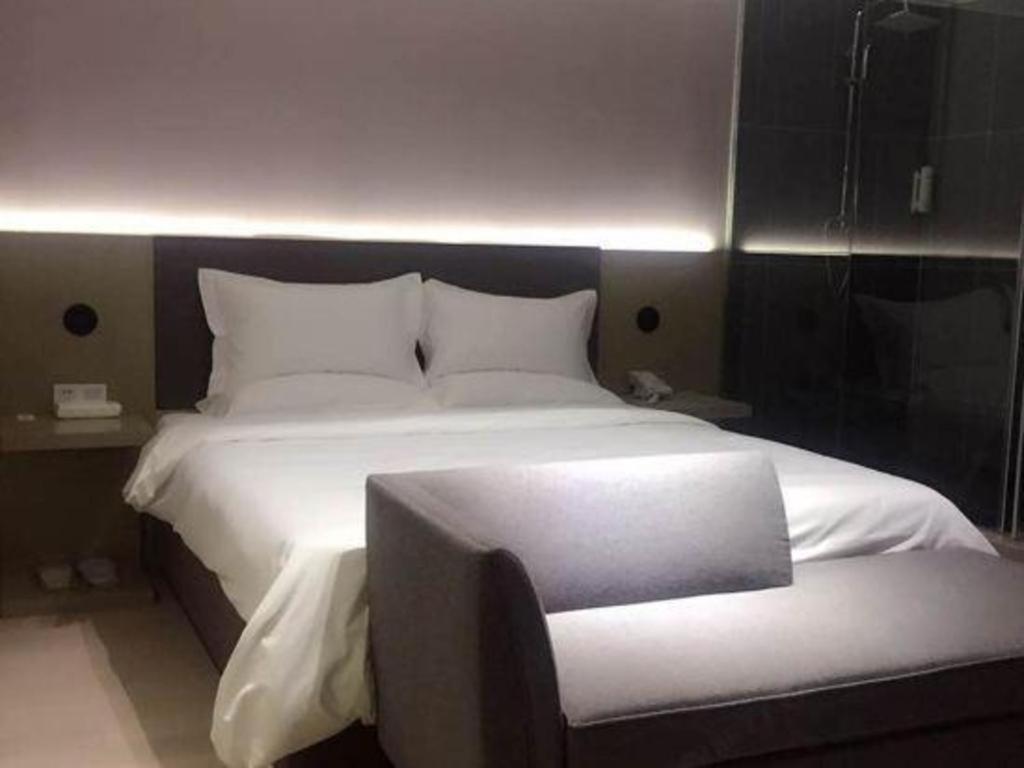Hotel Ji Lujiazui Pudong Avenue 4*