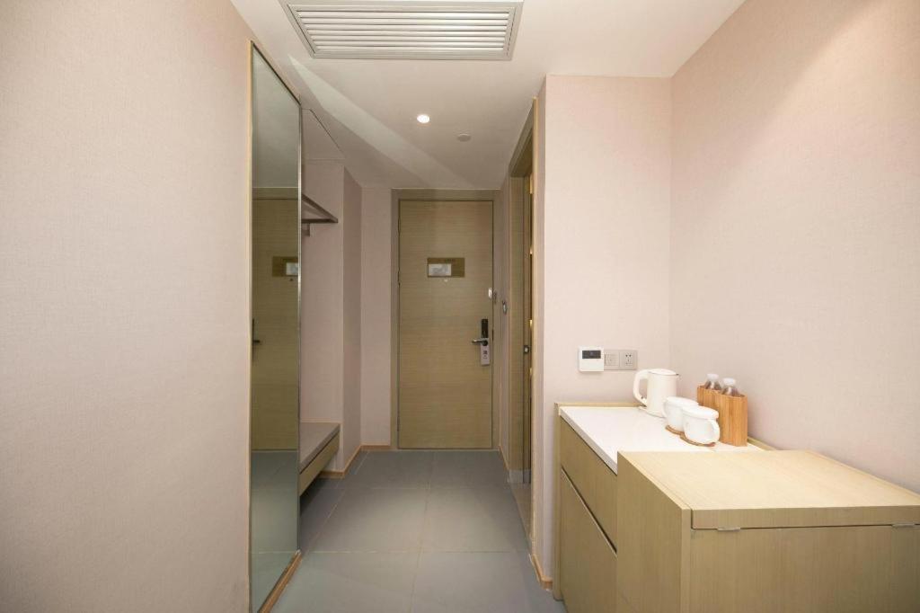 Hotel Ji Lujiazui Pudong Avenue 4*