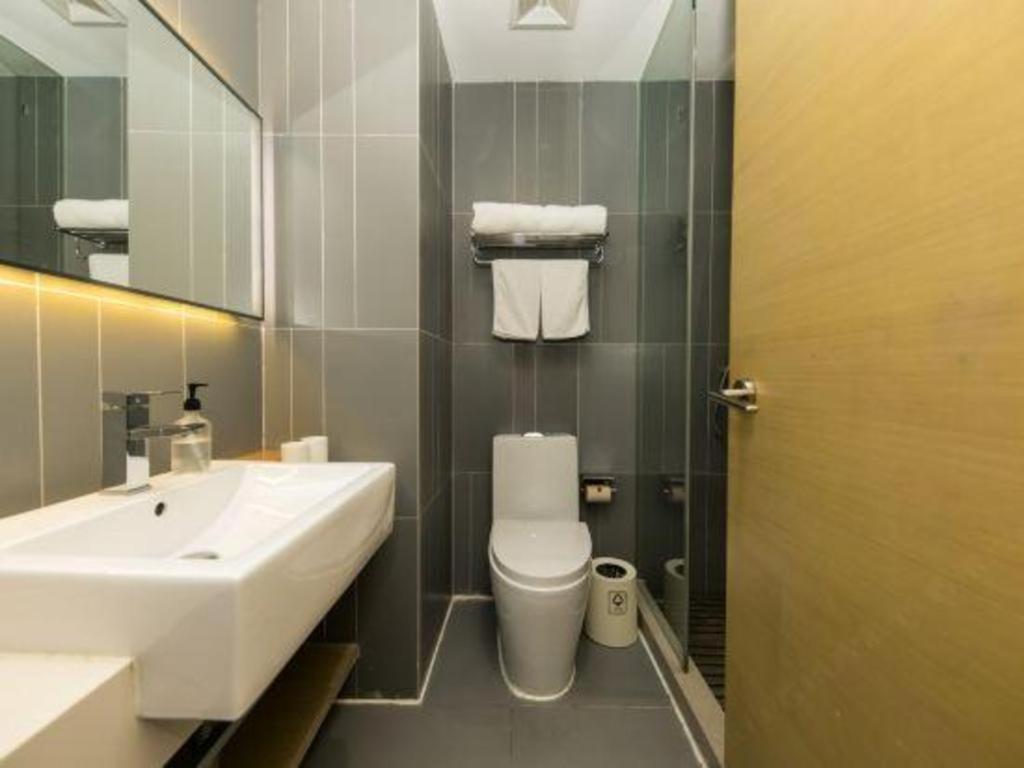 Ji Lujiazui Pudong Avenue Hotel 4*