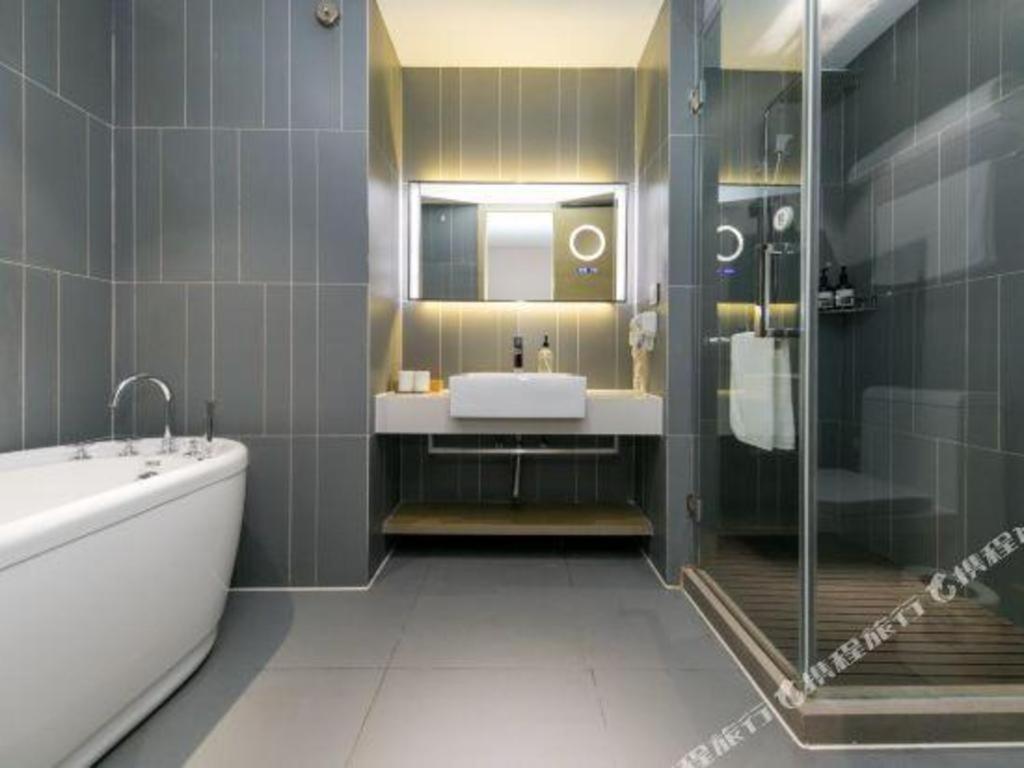 Hotel Ji Lujiazui Pudong Avenue 4*